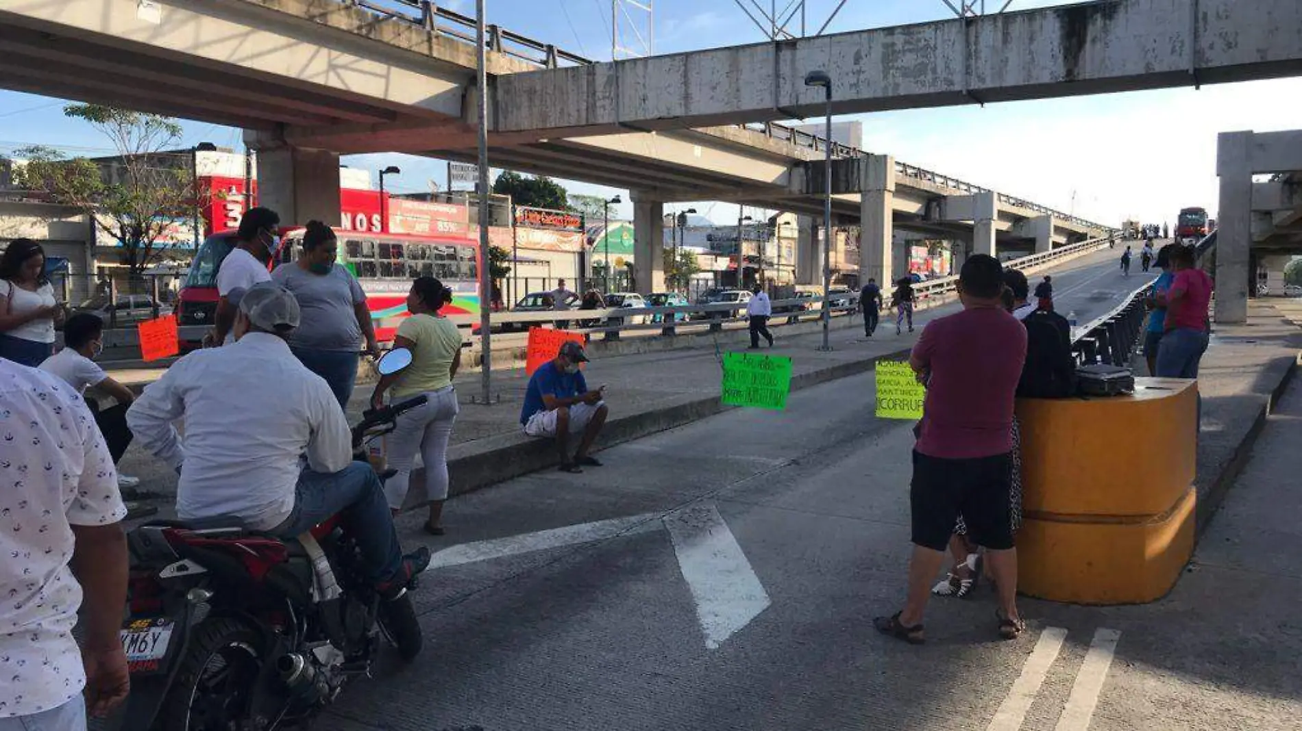 protestan trabajadores acabus